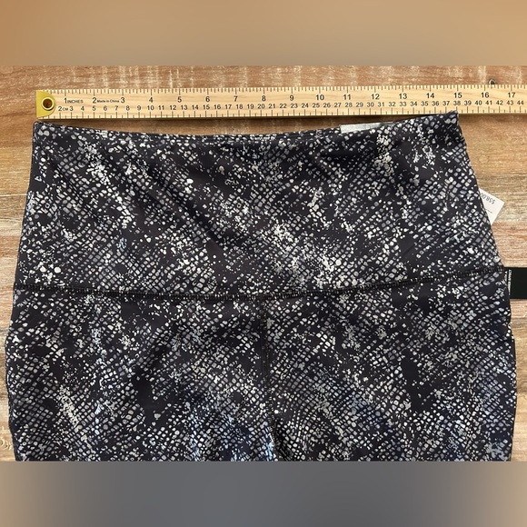 ZELOS SALE! Any 2 ZELOS $20! Black Snake Patterned Leggings, Size 1X NWT - Picture 12 of 14